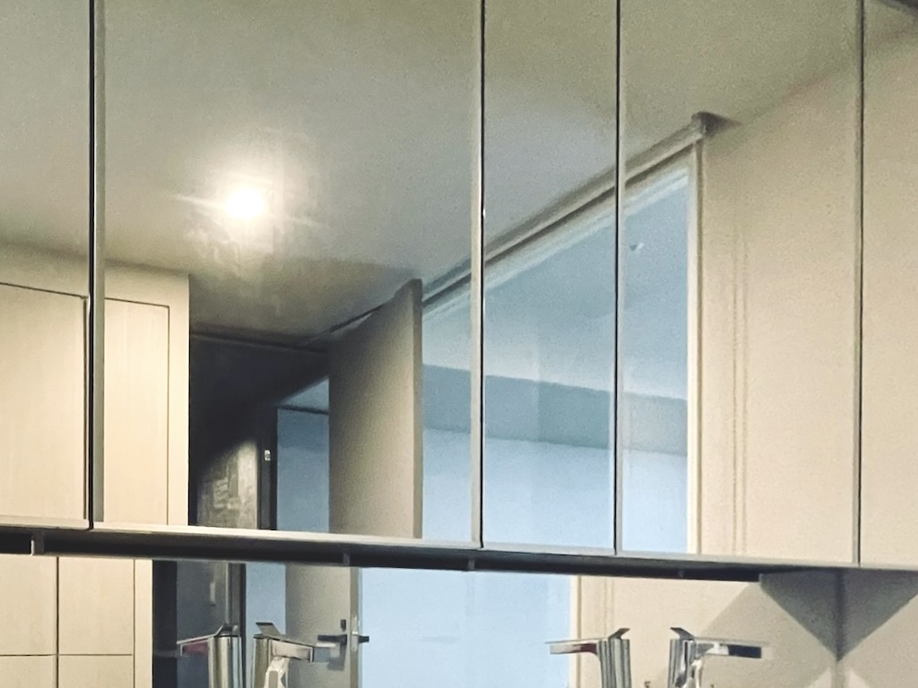 MJR熊本ザ タワー27階 パウダールームのLED照明付五面鏡